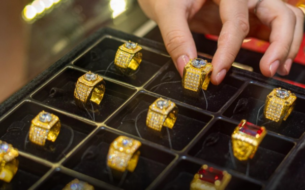 Chênh lệch giá vàng trong nước và thế giới sụt hơn 38% kể từ mốc đỉnh 20/3