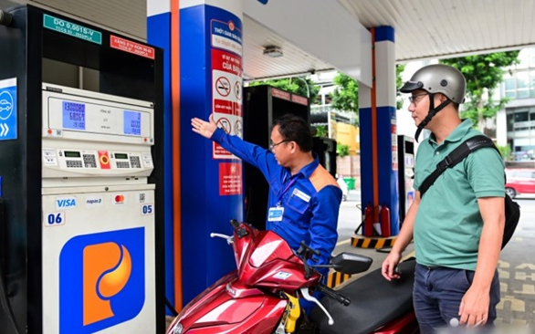 Nhập khẩu xăng dầu tháng 3 tăng đột biến, Bộ Công Thương báo tin vui mới