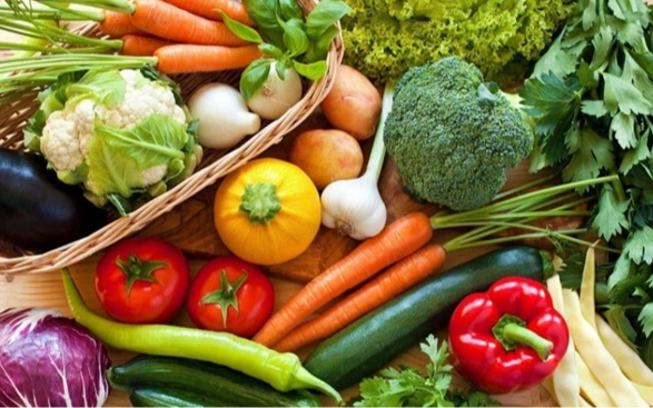 Danh sách "12 loại trái cây và rau củ bẩn nhất năm 2026" đã được công bố! Đứng đầu là loại rau rất giàu sắt, dâu tây cũng góp mặt