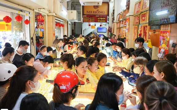 Giá vàng bất ngờ rớt mạnh