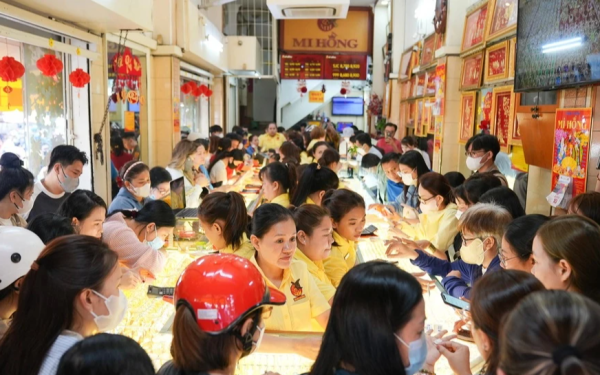 Giá vàng bất ngờ rớt mạnh