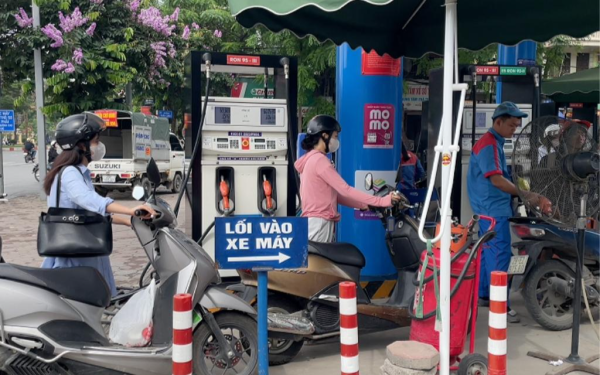 Giá xăng dầu hôm nay 8/4: Dầu thô giảm hơn 18 USD/thùng trong 1 ngày, lao dốc chưa từng thấy sau tuyến bố của Mỹ