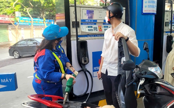 Giá xăng dầu hôm nay 9/4: Đảo chiều