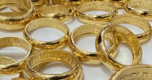 Giá vàng đồng loạt giảm rất mạnh