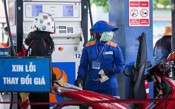 Giá dầu diesel hạ gần 10.000 đồng một lít