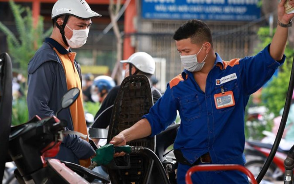 Cập nhật giá xăng dầu: Giá dầu thế giới đảo chiều tăng