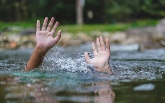 3 người đàn ông lao xuống kênh cứu 1 người phụ nữ đuối nước, cả 4 đều tử vong