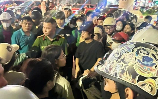 Vụ nữ tài xế Grab bị hành hung trên đường Xuân Thủy, Hà Nội: Nhân chứng tại hiện trường tiết lộ chi tiết gây choáng