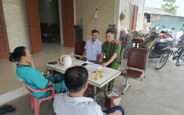 Người đàn ông 68 tuổi đến ngân hàng làm thủ tục rút số tiền 88.986.000 đồng, giao dịch viên lập tức báo công an