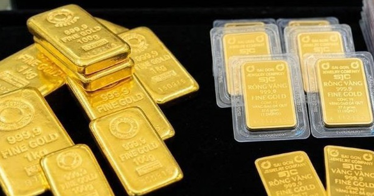 Từ đỉnh cao, giá vàng "bốc hơi" hơn 14 triệu đồng