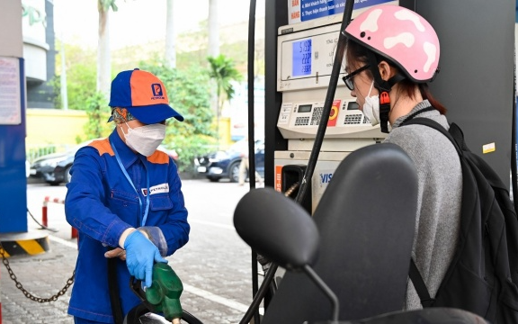 Giá xăng dầu mới nhất 10/4: Bảng giá xăng dầu Petrolimex, PVOIL, Mipec, Thalexim