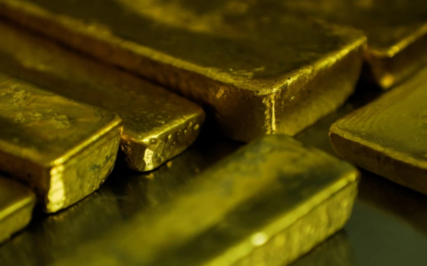 Giá vàng thế giới chật vật