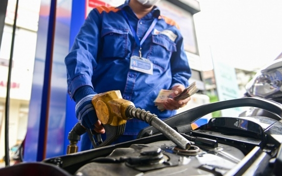 Giá xăng dầu có loại giảm gần 10.000 đồng/lít; chỉ còn xăng E10 từ 30/4