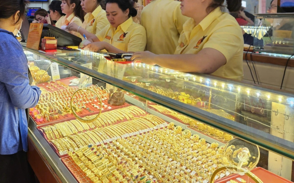 Giá vàng hôm nay (12/4): Đảo chiều giảm, chuyên gia dự báo tăng mạnh tuần tới