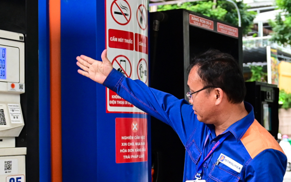 Giá xăng dầu hôm nay 13/4: Dầu thế giới tăng mạnh, trong nước duy trì giá thấp