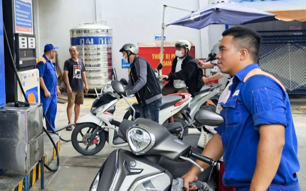 Giá xăng dầu hôm nay 13/4: Giá dầu tăng vọt gần 8% sau khi Mỹ tuyên bố phong toả eo biển Hormuz