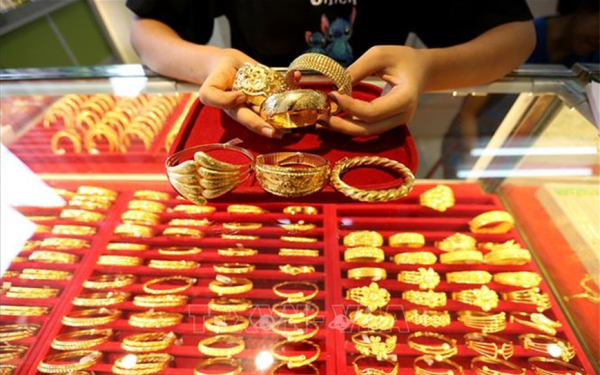 Giá vàng hôm nay 13/4: SJC, PNJ, DOJI đồng loạt điều chỉnh giảm mạnh, cụ thể giảm bao nhiêu?