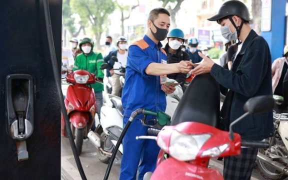 Giá xăng dầu có mức giảm mạnh nhất theo tuần kể từ năm 2022