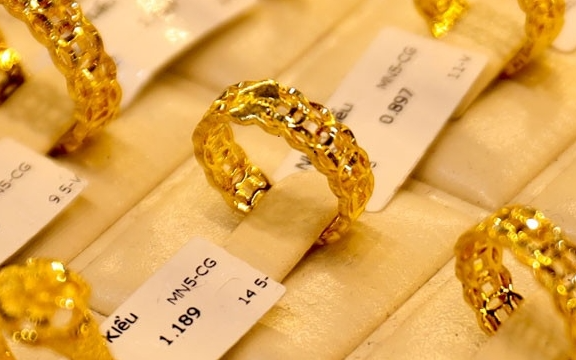 Giá vàng lao dốc, dầu tăng vọt sau tín hiệu căng thẳng Trung Đông