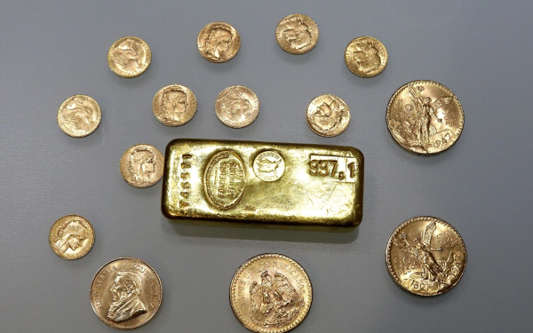 Giá vàng thế giới rơi thẳng đứng