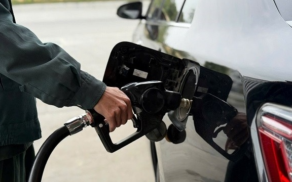 Giá xăng dầu hôm nay 13/4: Đồng loạt đảo chiều