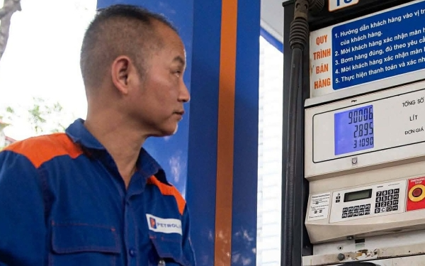 Giá xăng dầu hôm nay 15/4: Bảng giá xăng dầu tại Petrolimex, PVOIL, Mipec, Thalexim