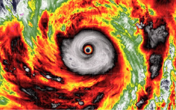 Siêu bão mạnh nhất hành tinh Sinlaku áp sát: Người dân "nín thở" trước giờ G, mưa to gió lớn đã xuất hiện