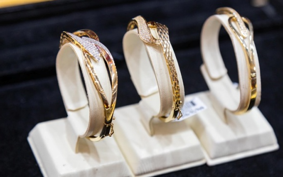 Giá vàng SJC, giá vàng nhẫn trơn mới nhất ngày 15/4