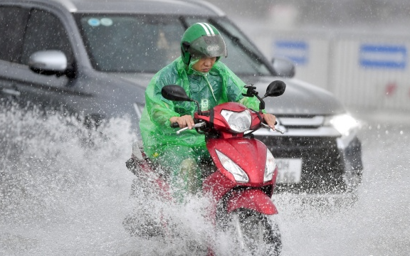 Miền Bắc sắp đón không khí lạnh, Hà Nội giảm còn 29 độ kèm mưa giông