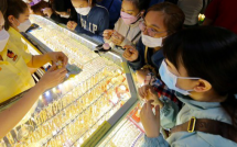 Chiều 15/4: Giá vàng SJC, giá vàng nhẫn trơn đều quay đầu giảm