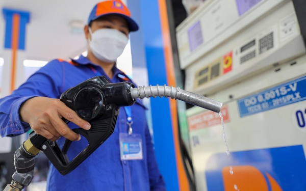 Từ ngày mai, thuế với xăng dầu có sự thay đổi lớn