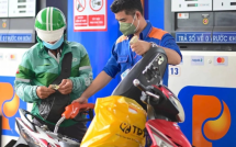 Tin nóng giá xăng dầu chiều nay 16/4: Thuế xăng dầu chính thức về 0%, RON 92, RON 95 chuẩn bị cực rẻ