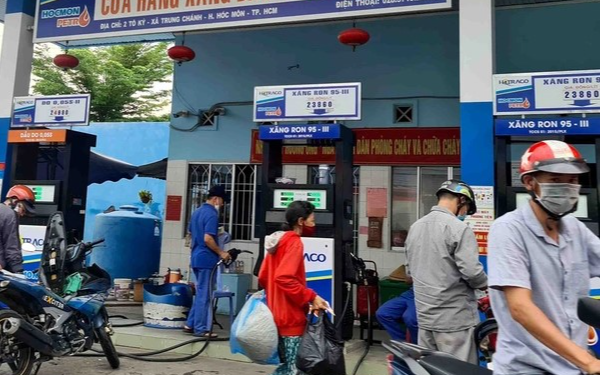 Giá xăng dầu hôm nay 16/4: Bảng giá xăng dầu tại Petrolimex, PVOIL, Mipec, Thalexim