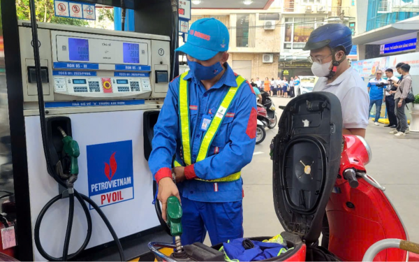 Từ hôm nay, xăng dầu đồng loạt được áp dụng cơ chế thuế 