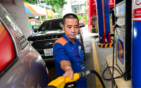 Giá xăng dầu hôm nay 16/4: Dầu thế giới đi ngang, dầu trong nước giảm sâu