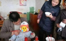 Bé gái bị suy gan sau bữa tiệc gia đình: Bác sĩ lo ngại vì "tình thương thiếu hiểu biết" của ông nội