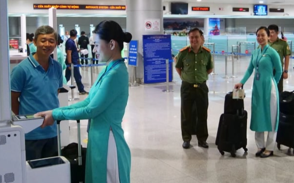 Quy định mới tại sân bay Tân Sơn Nhất: Bắt buộc khai báo thông tin trực tuyến trước khi nhập cảnh