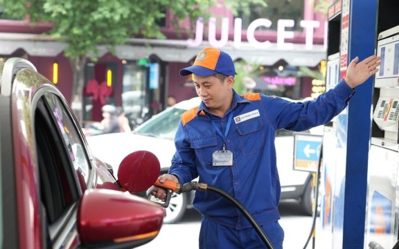 Giá xăng dầu hôm nay 18/4: Quay đầu giảm sâu