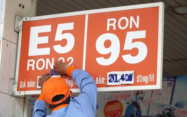 Giá xăng dầu hôm nay 18/4: Quay đầu giảm sâu