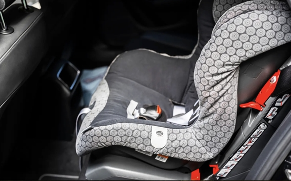 Bé gái gần 2 tuổi tử vong do bị bỏ quên trên ô tô, người cha 32 tuổi bị bắt vì tội giết người