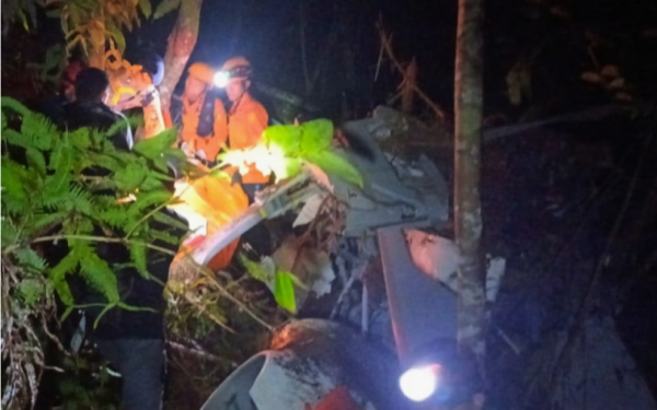 Cận cảnh hiện trường trực thăng gặp nạn sau 5 phút cất cánh: Lực lượng cứu hộ bàng hoàng khi tiếp cận