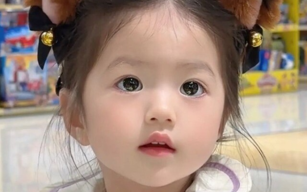 Bố đặt tên con gái là Nguyễn Thị Chim, nhân viên tư pháp thương tình sửa thành cái tên rất cao sang, thay đổi cả cuộc đời cô bé