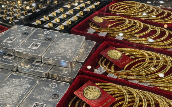 Giá vàng bạc tăng giảm trái chiều