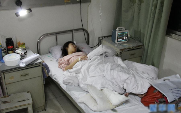 Cô gái qua đời sau 5 tháng cơ thể bốc mùi lạ: Bác sỹ cảnh báo nên chăm "ngửi" 3 bộ phận