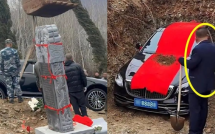 Gia đình chôn chiếc Mercedes biển 8888 cùng người đàn ông quá cố
