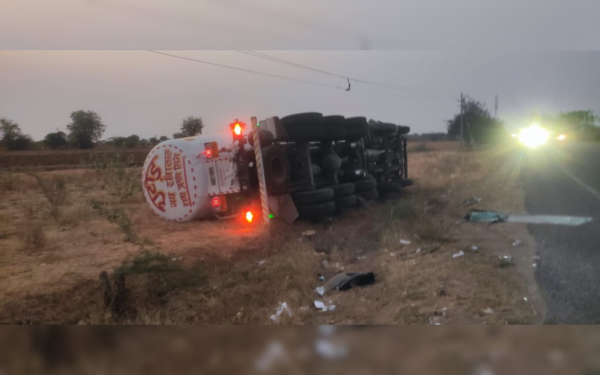 Tai nạn nghiêm trọng giữa xe bán tải và xe bồn ở Ấn Độ, 8 người thiệt mạng