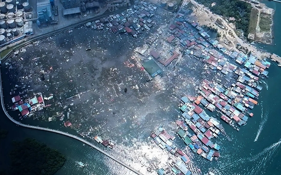 Kinh hoàng: Hơn 1.000 căn nhà bị cháy, khói cuộn tựa vòi rồng, biển lửa bao trùm như ngày tận thế