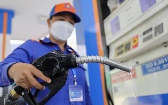 Giá xăng dầu mới nhất 21/4: Dầu thế giới hạ nhiệt, trong nước sắp điều chỉnh