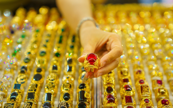 Giá vàng hôm nay (21/4): Trong nước giảm mạnh, thế giới tăng trở lại