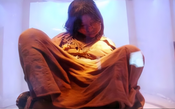 Cô bé 13 tuổi bị đóng băng hơn 500 năm, khi được phát hiện vẫn như đang ngủ: Bác sĩ nói cô bé rất nguy hiểm